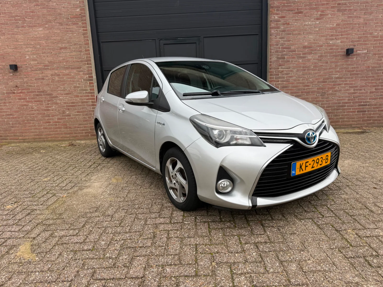 Toyota Yaris (2016) — foto 1