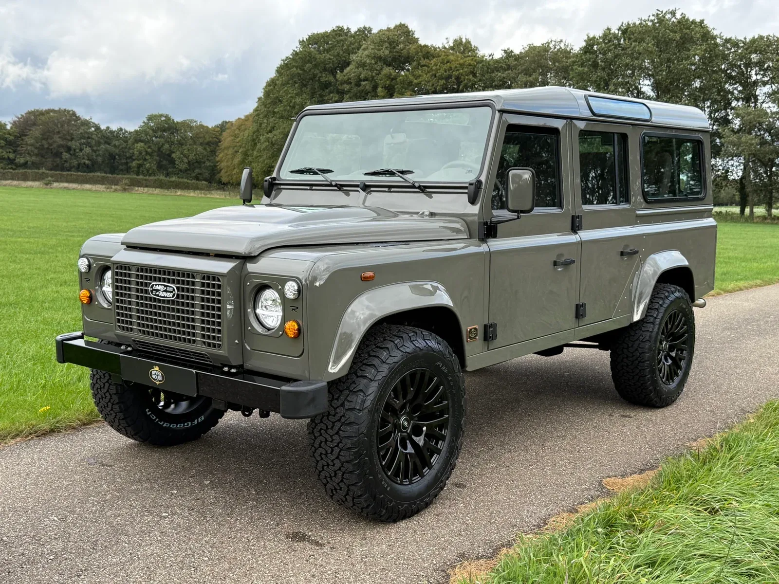 Land Rover Defender (2016) — foto 1
