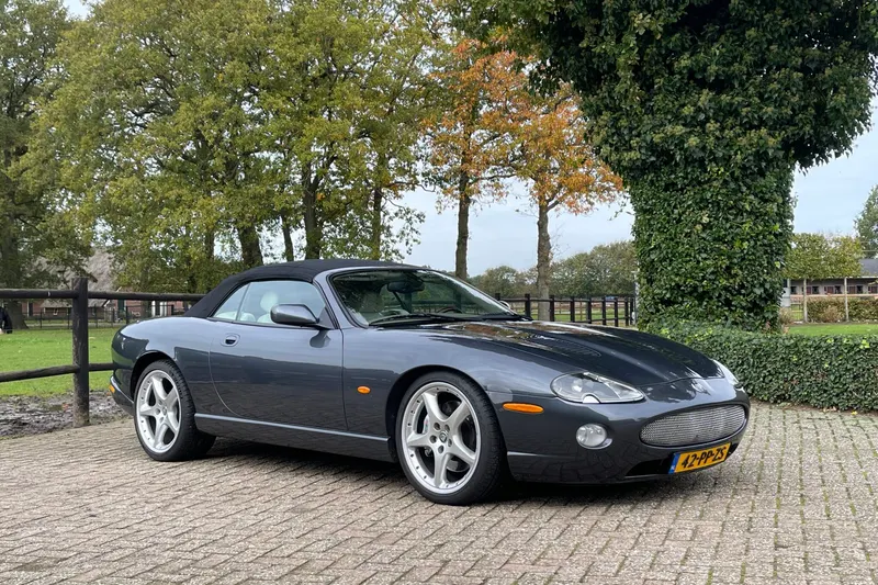 Jaguar XKR (2004)