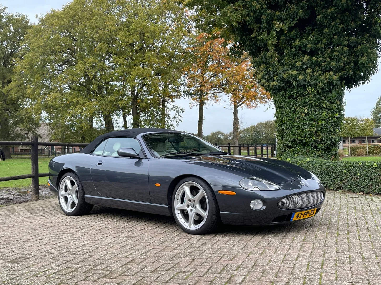 Jaguar XKR (2004) — foto 1