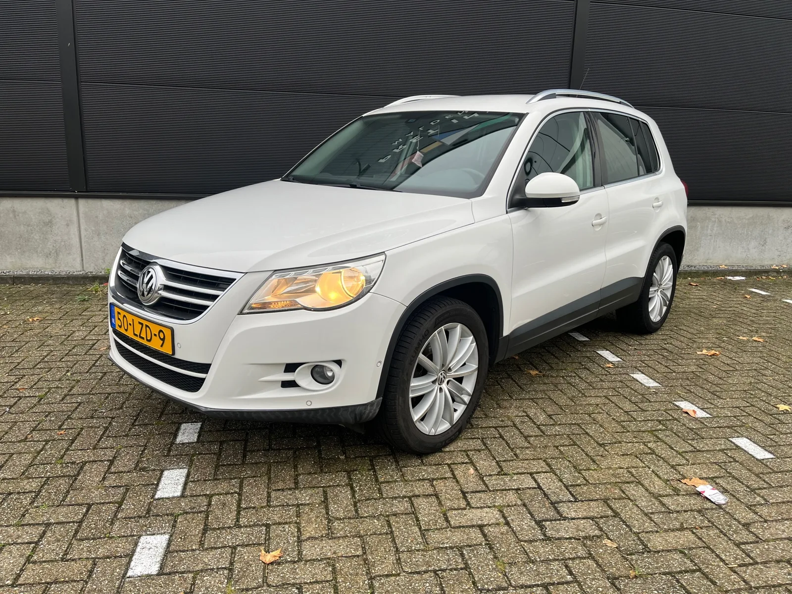 Volkswagen Tiguan (2010) — foto 1