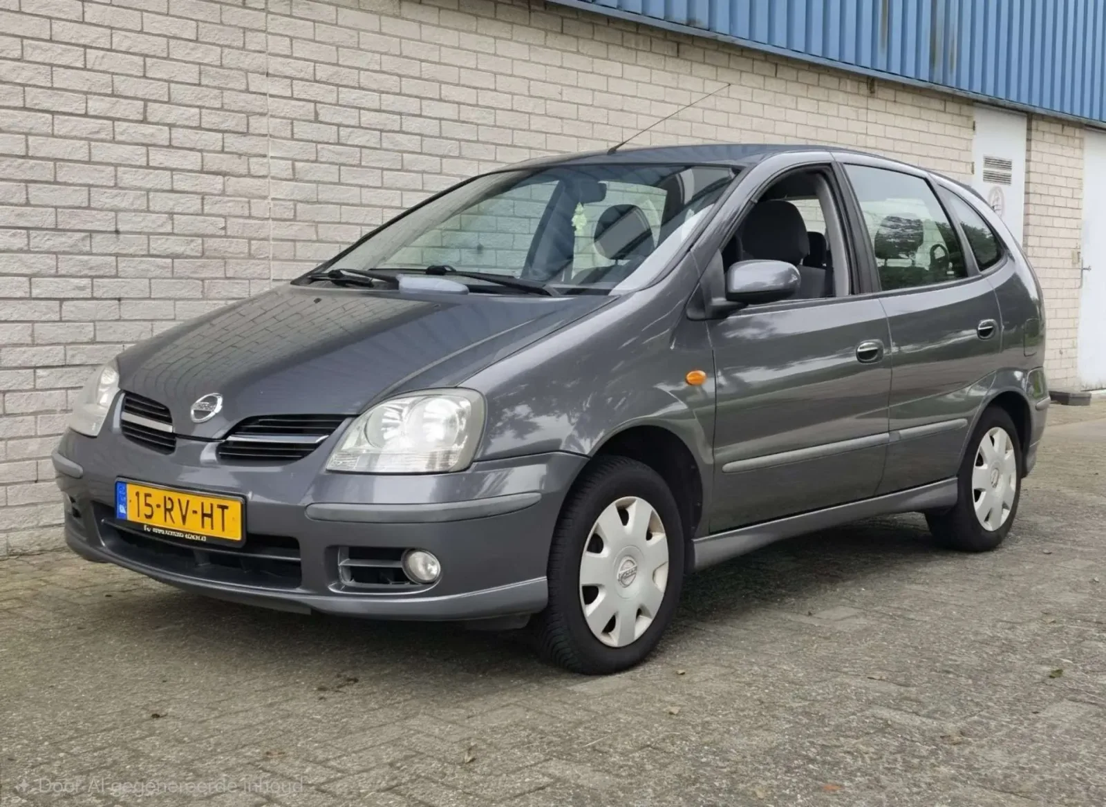 Nissan Almera Tino (2005) — foto 1