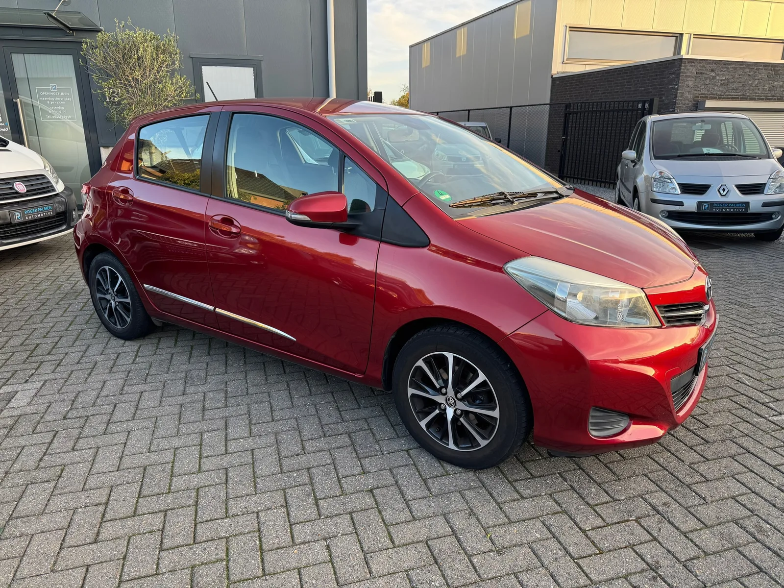 Toyota Yaris (2011) — foto 1