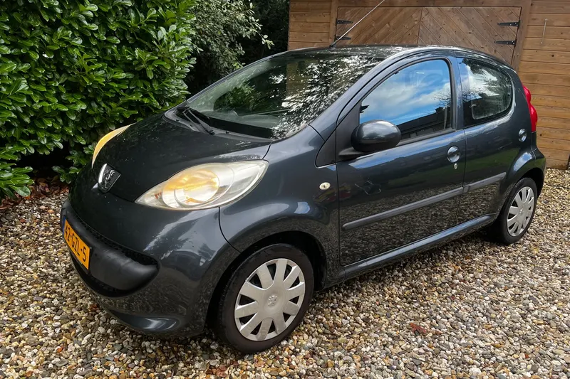 Peugeot 107 (2008)