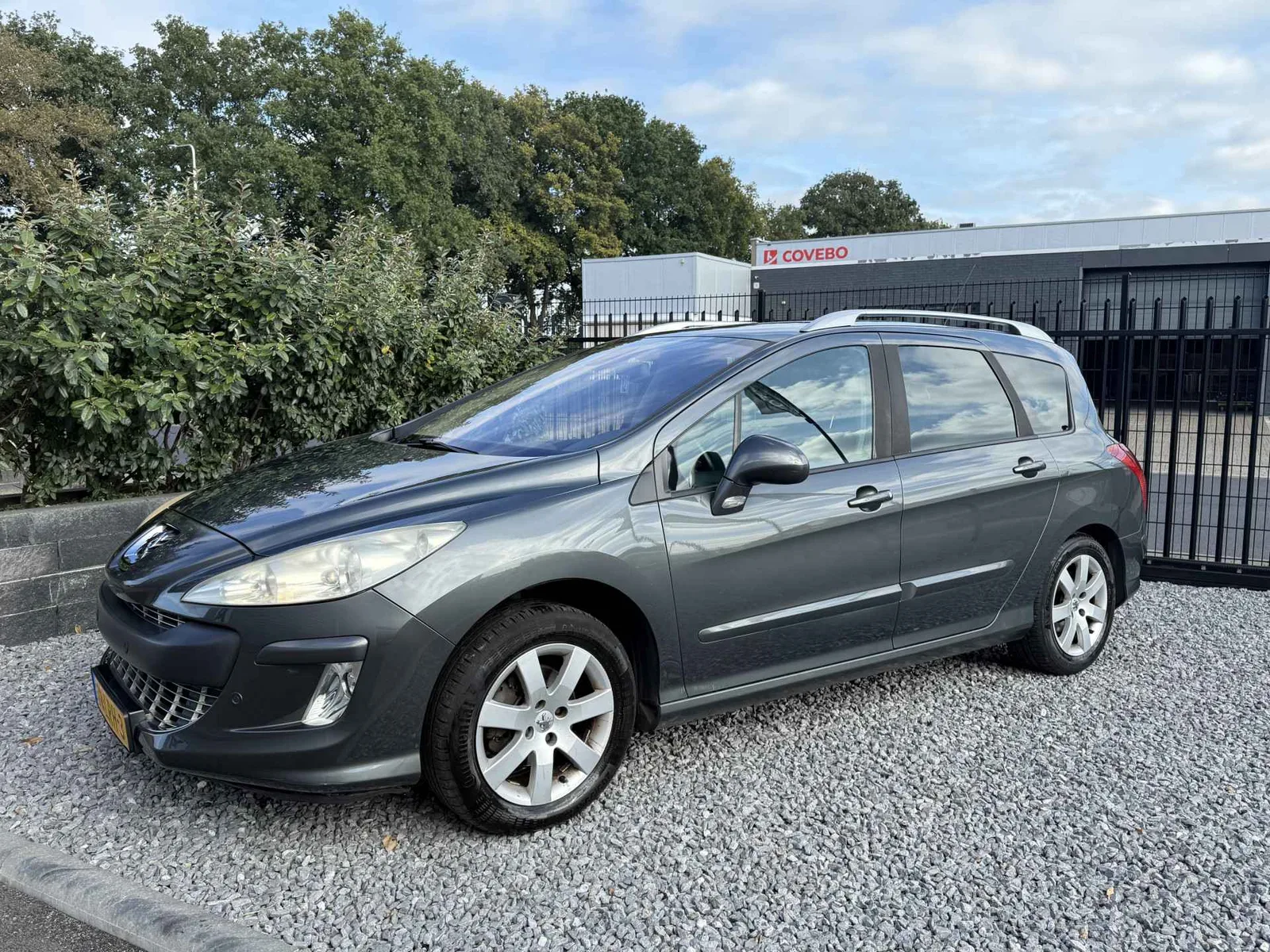 Peugeot 308 (2010) — foto 1