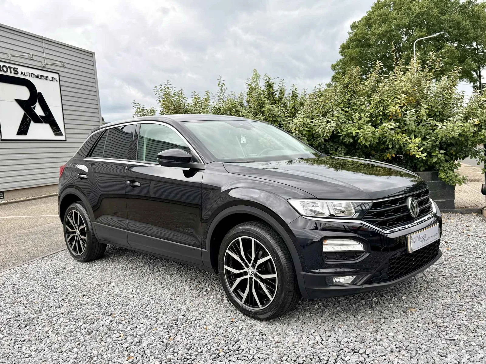 Volkswagen T-Roc (2019) — foto 1
