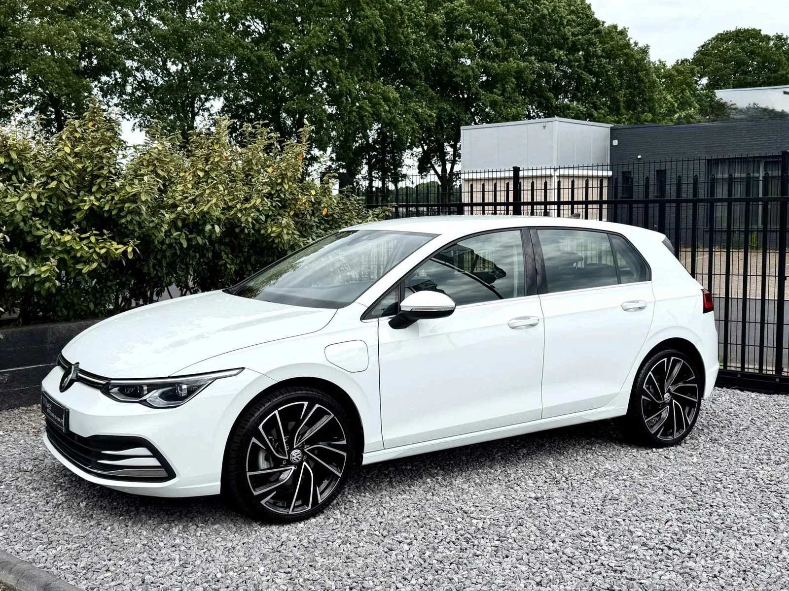 Volkswagen Golf (2022) — foto 1