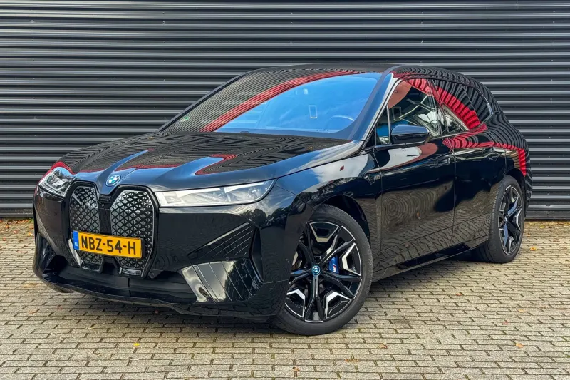 BMW iX (2023)