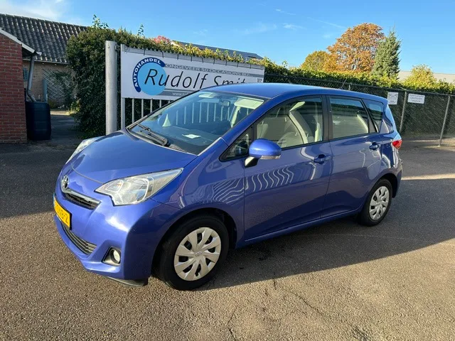 Toyota Verso (2011) — foto 1