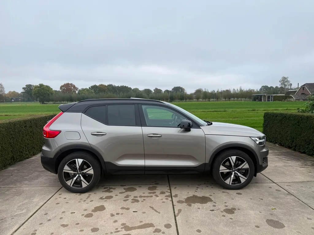 Volvo XC40 (2022) — foto 1