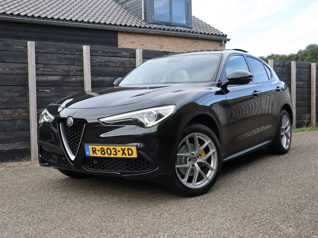 Alfa Romeo Stelvio (2019) — foto 1