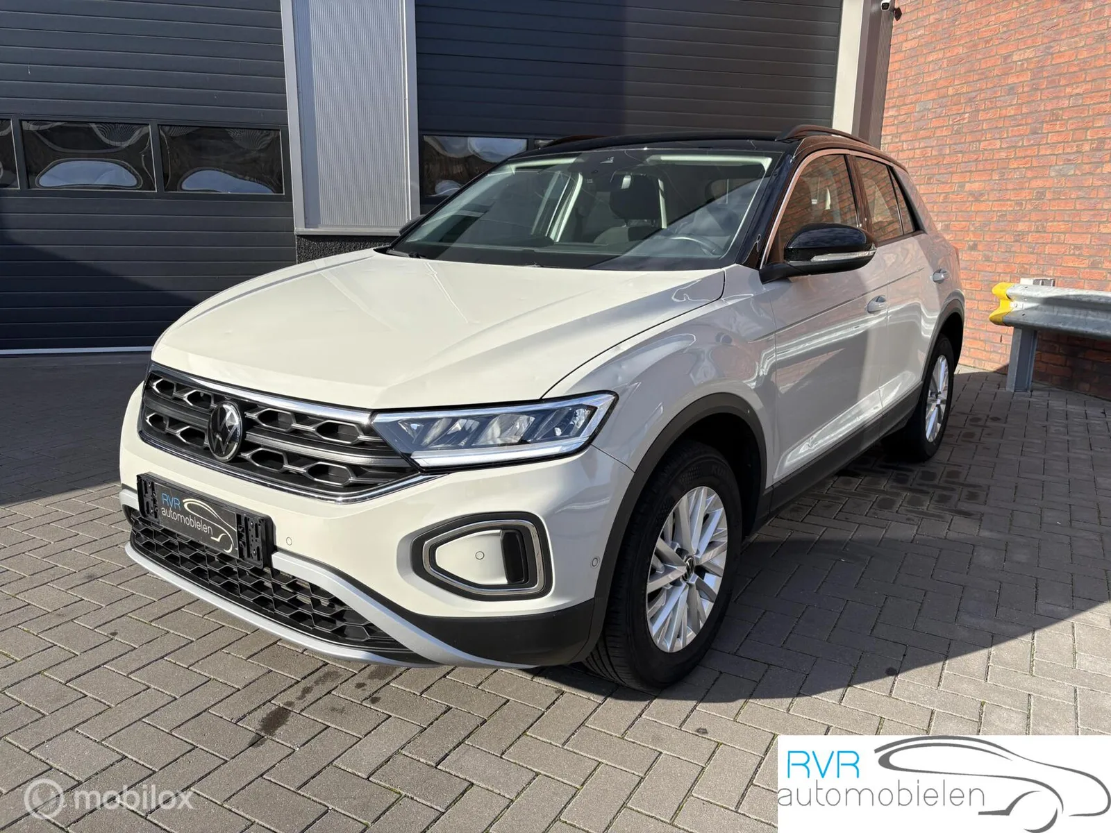 Volkswagen T-Roc (2023) — foto 1