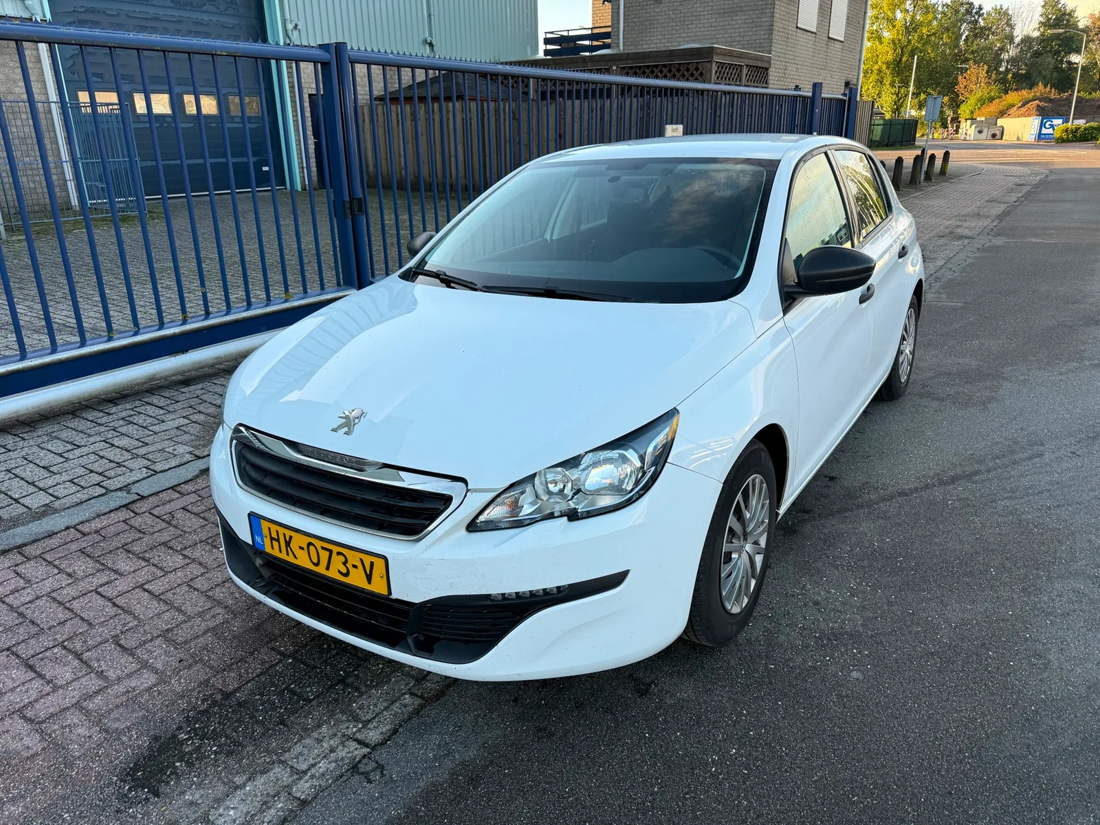 Peugeot 308 (2015) — foto 1