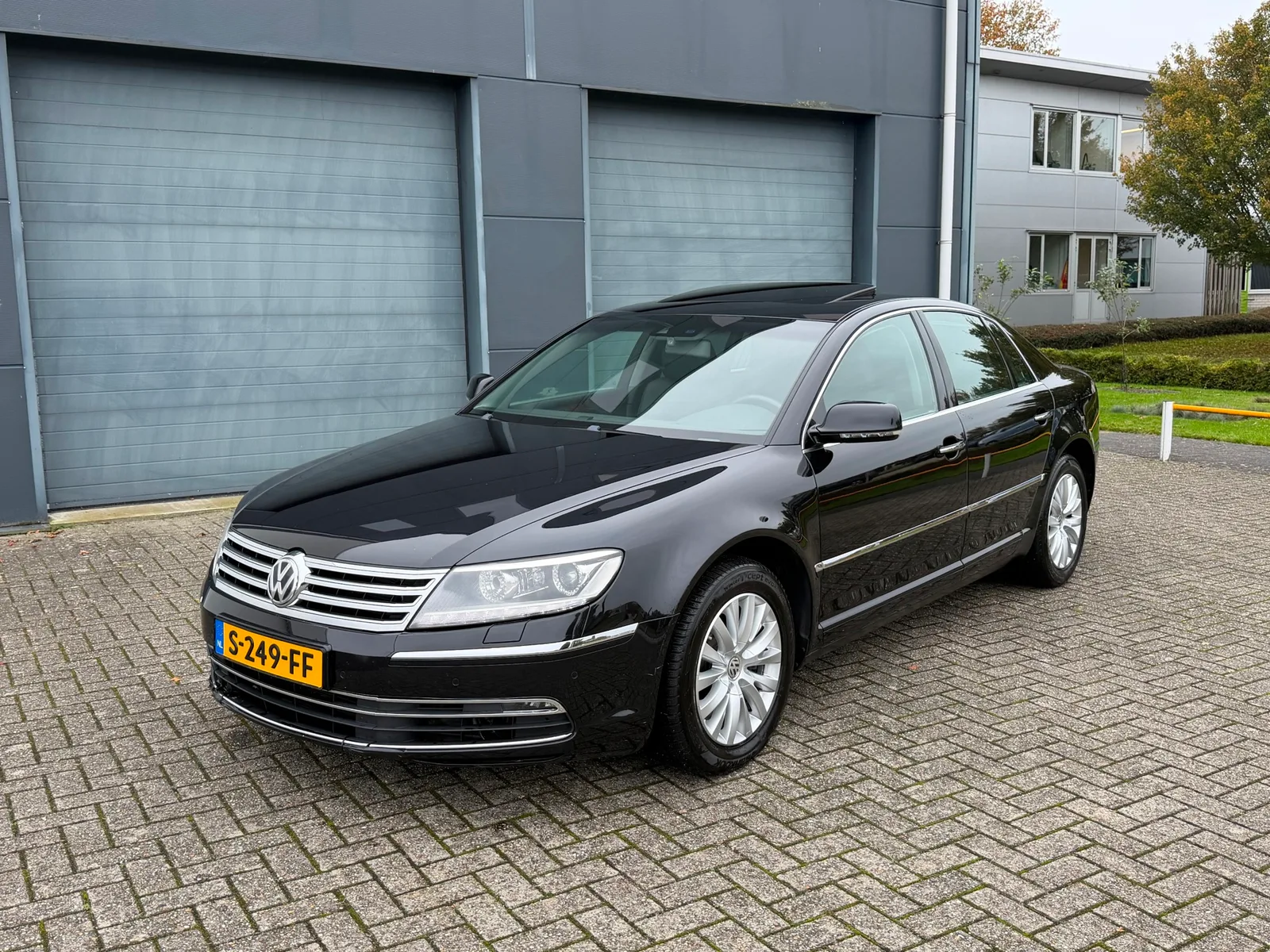 Volkswagen Phaeton (2014) — foto 1