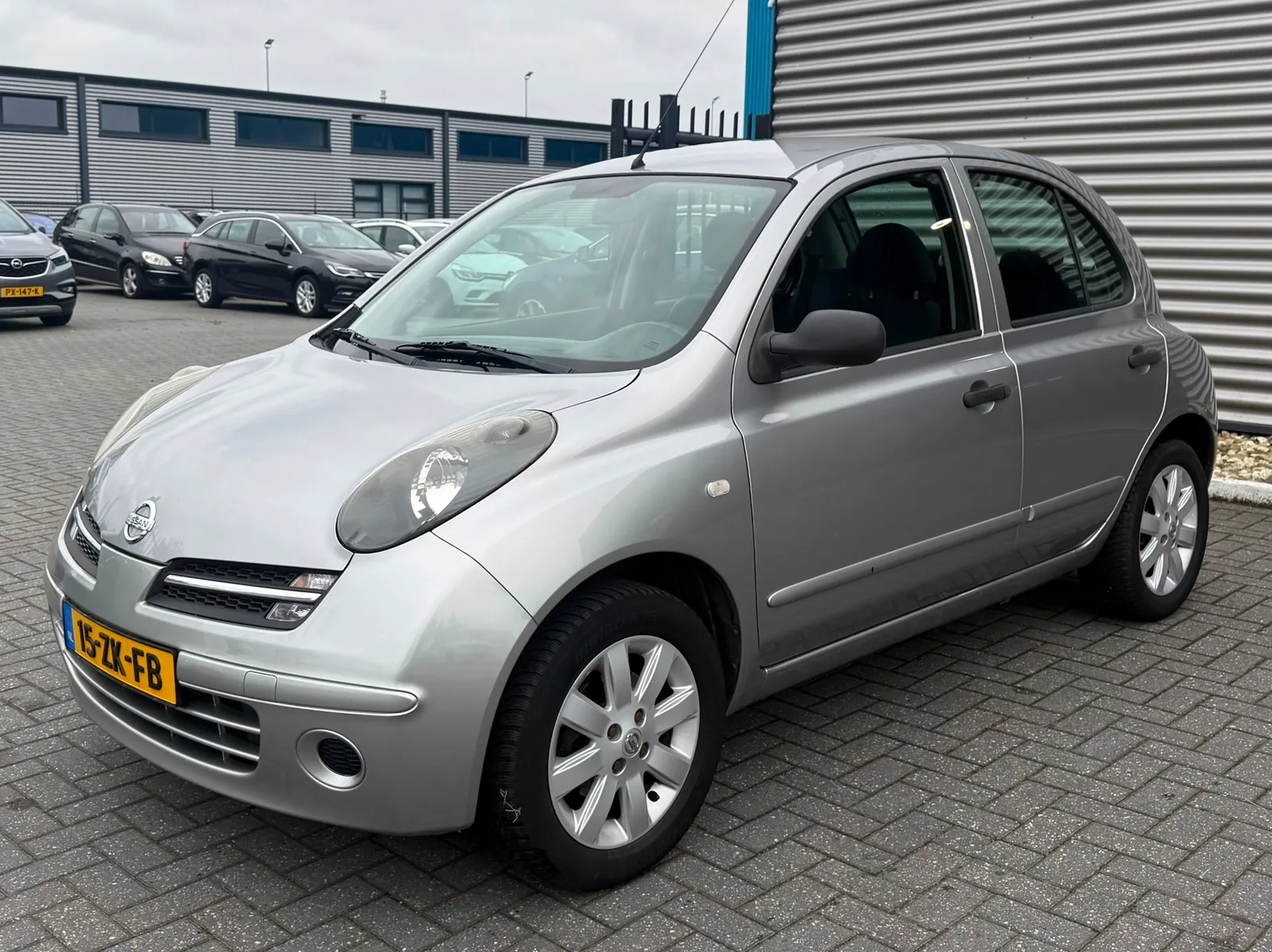 Nissan Micra (2008) — foto 1