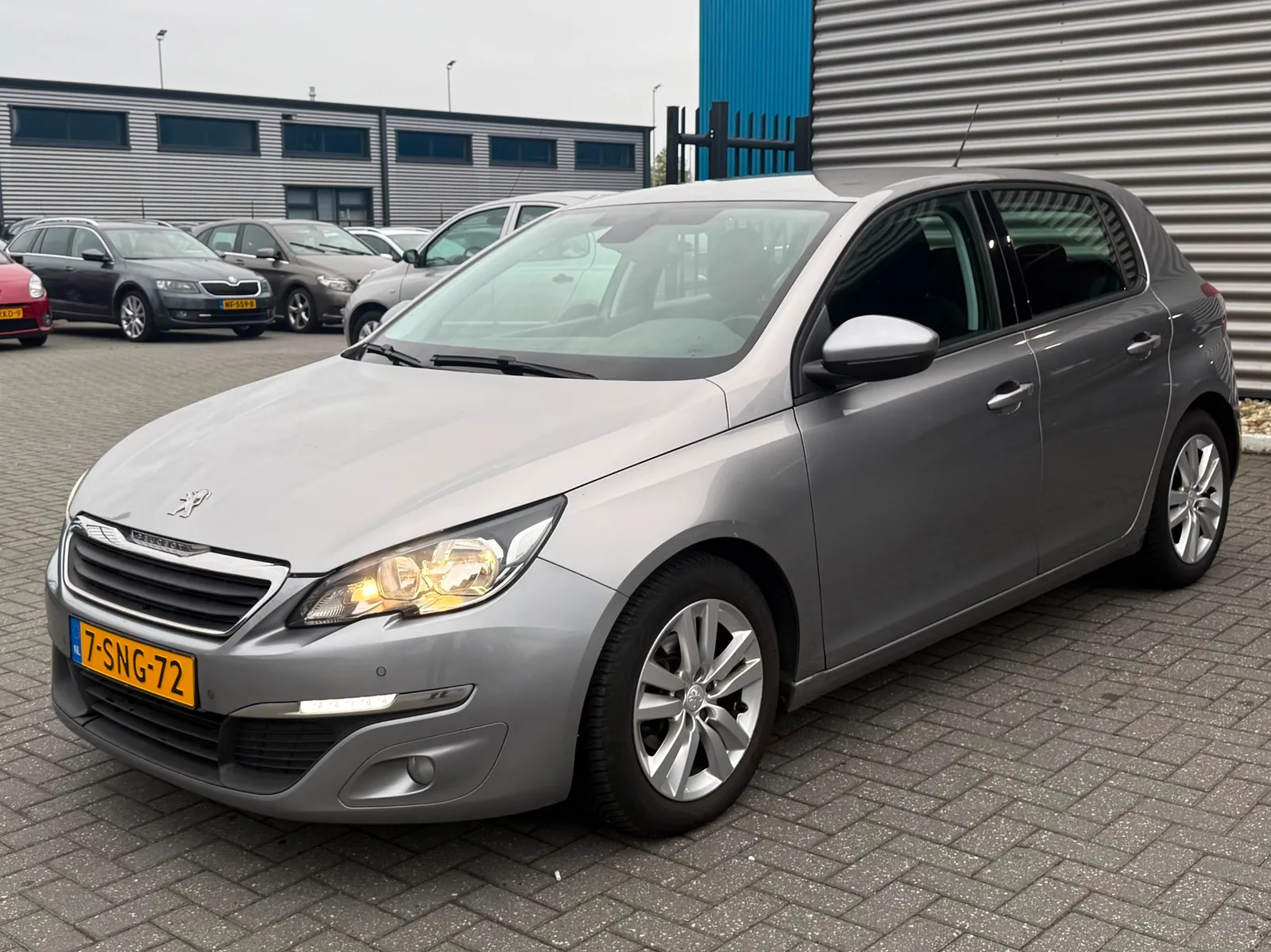 Peugeot 308 (2013) — foto 1