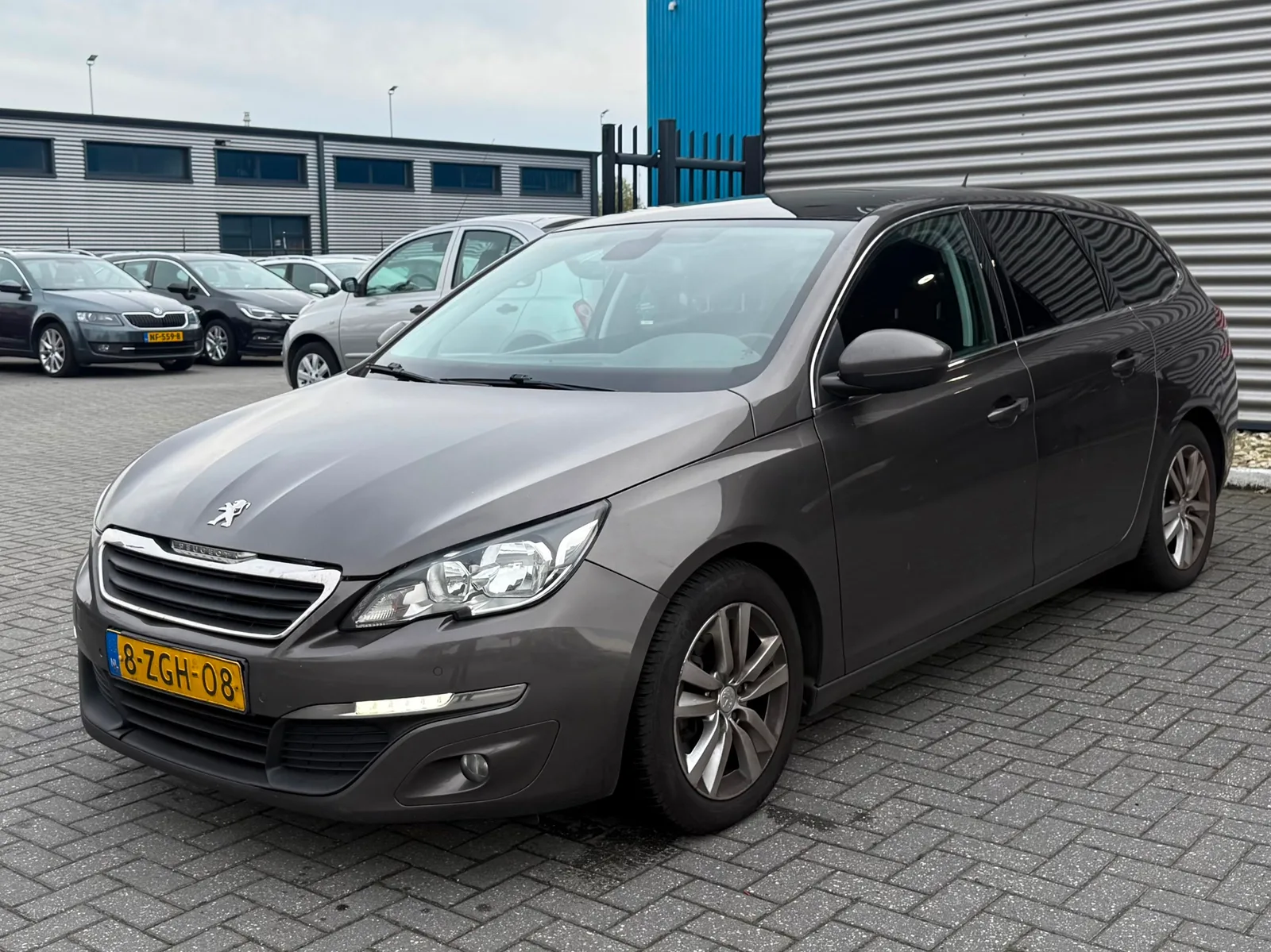 Peugeot 308 (2014) — foto 1