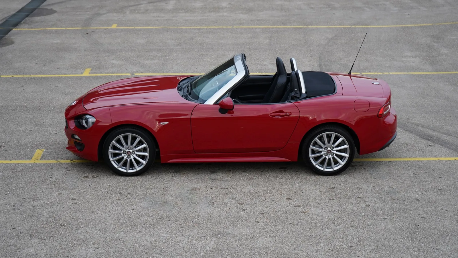 Fiat 124 Spider (2017) — foto 1