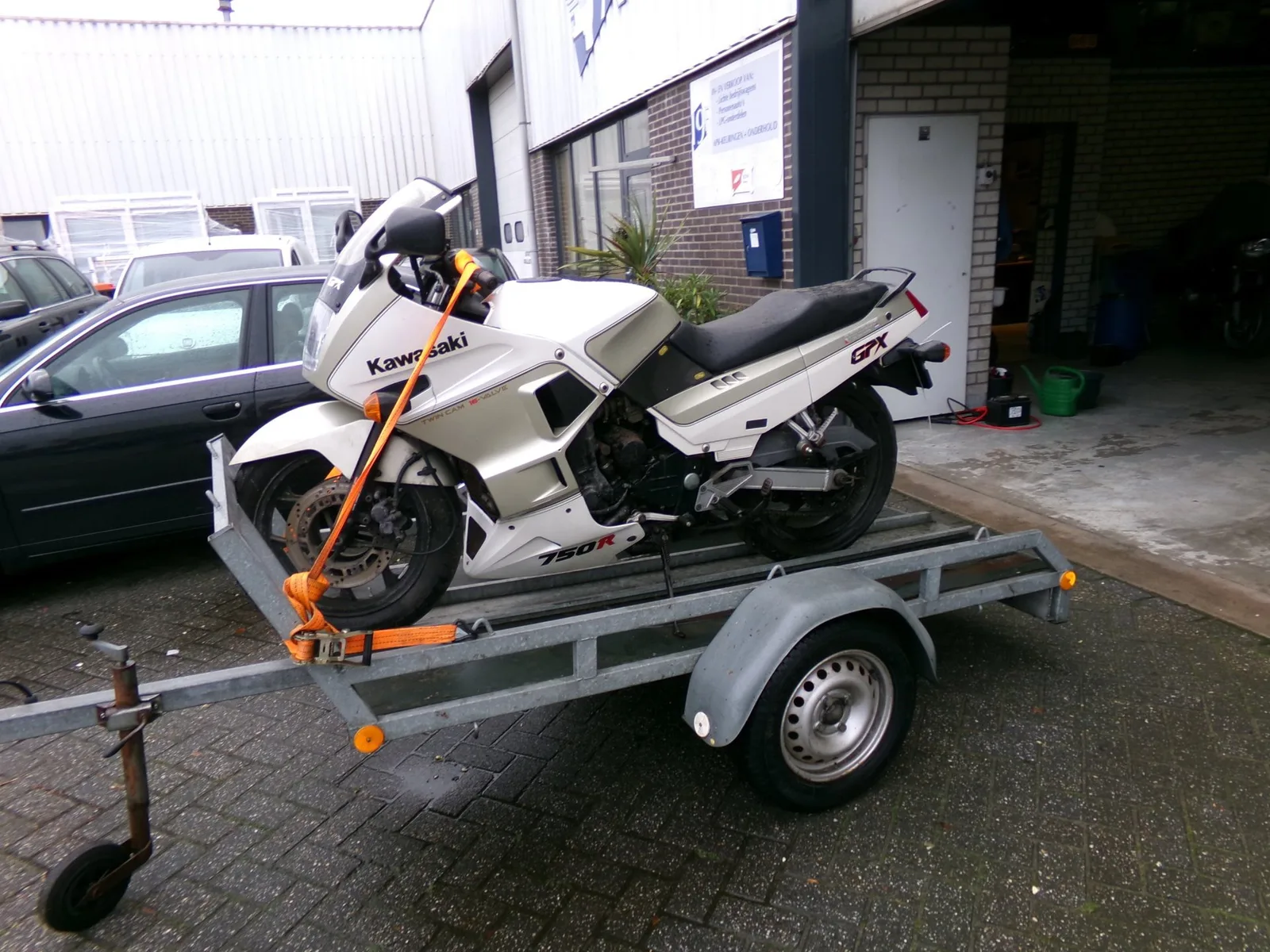 Kawasaki GPX 750 R (1988) — foto 1