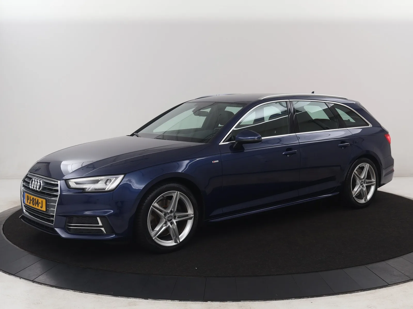 Audi A4 (2018) — foto 1