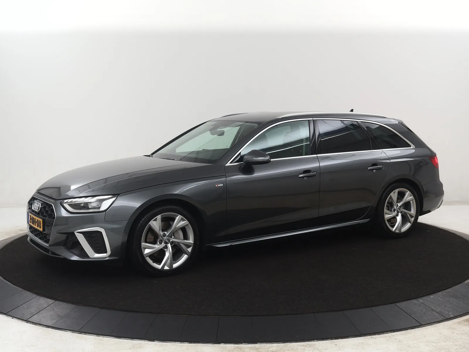 Audi A4 (2023) — foto 1