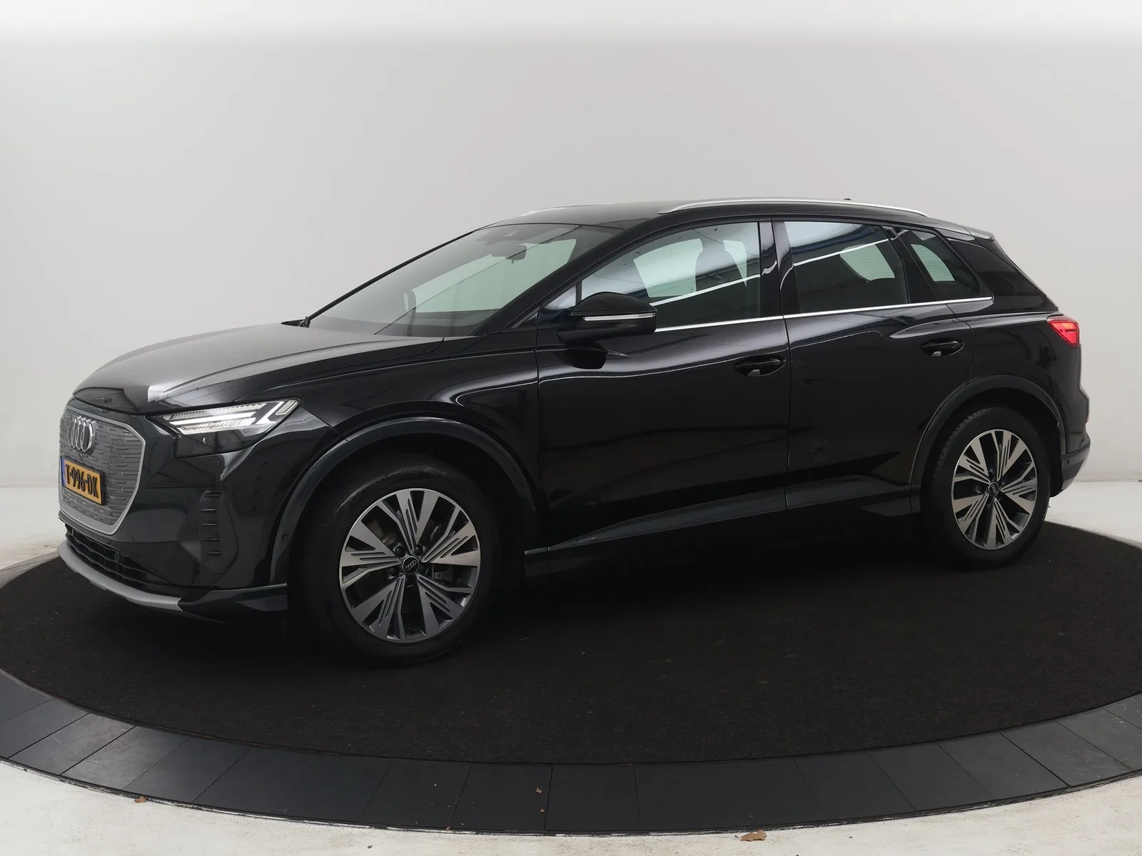 Audi Q4 e-tron (2023) — foto 1