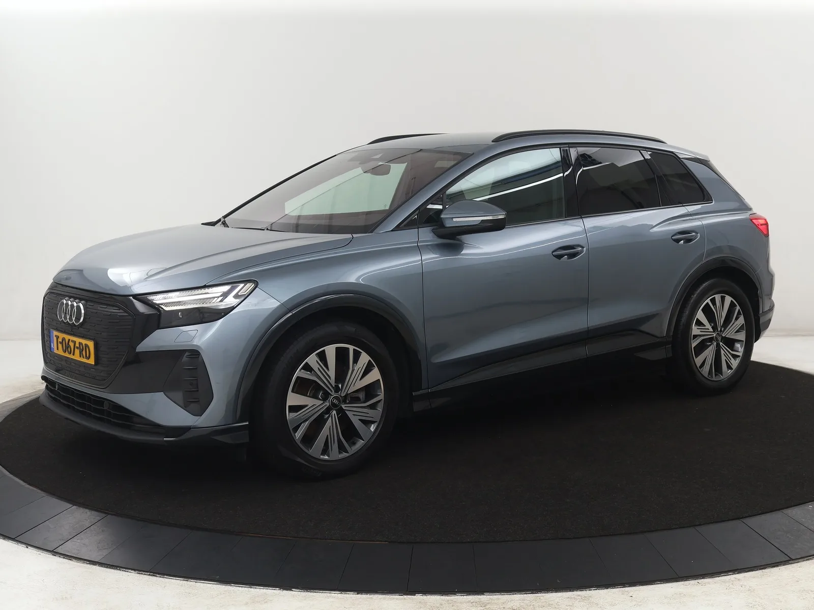 Audi Q4 e-tron (2023) — foto 1
