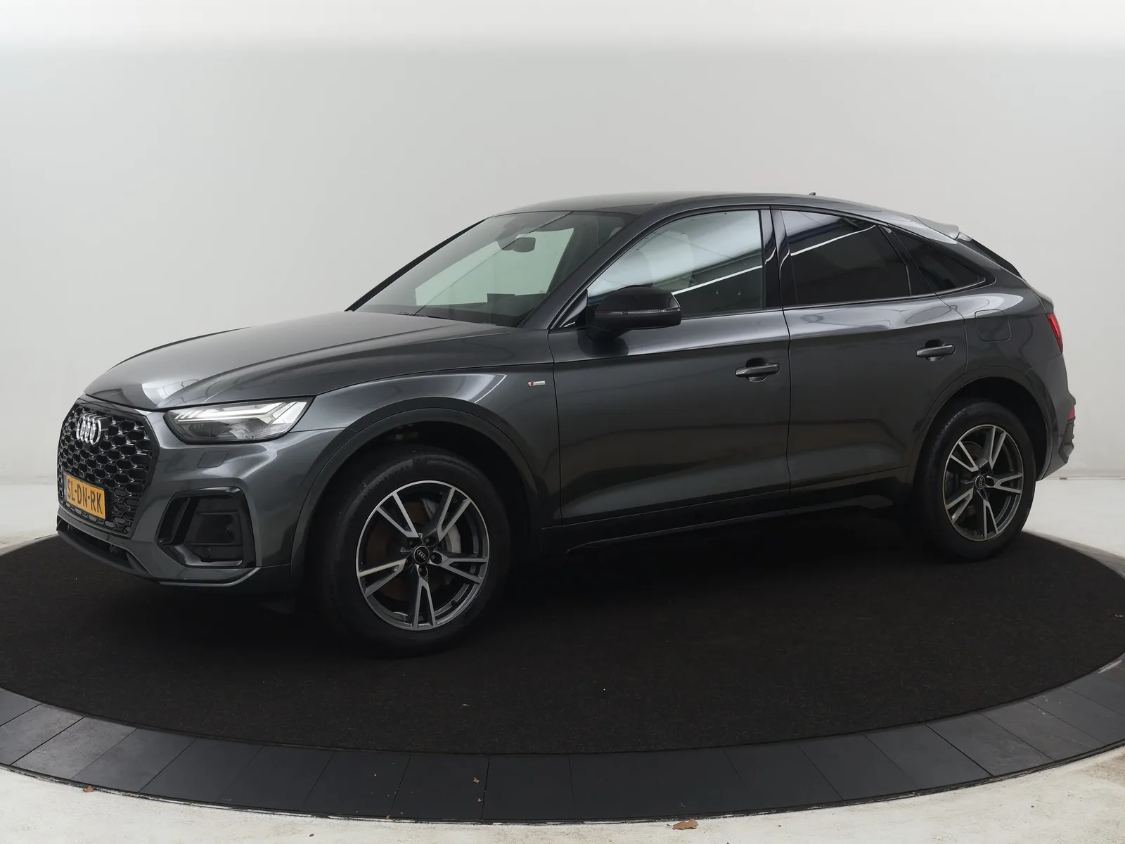 Audi Q5 Sportback (2022) — foto 1