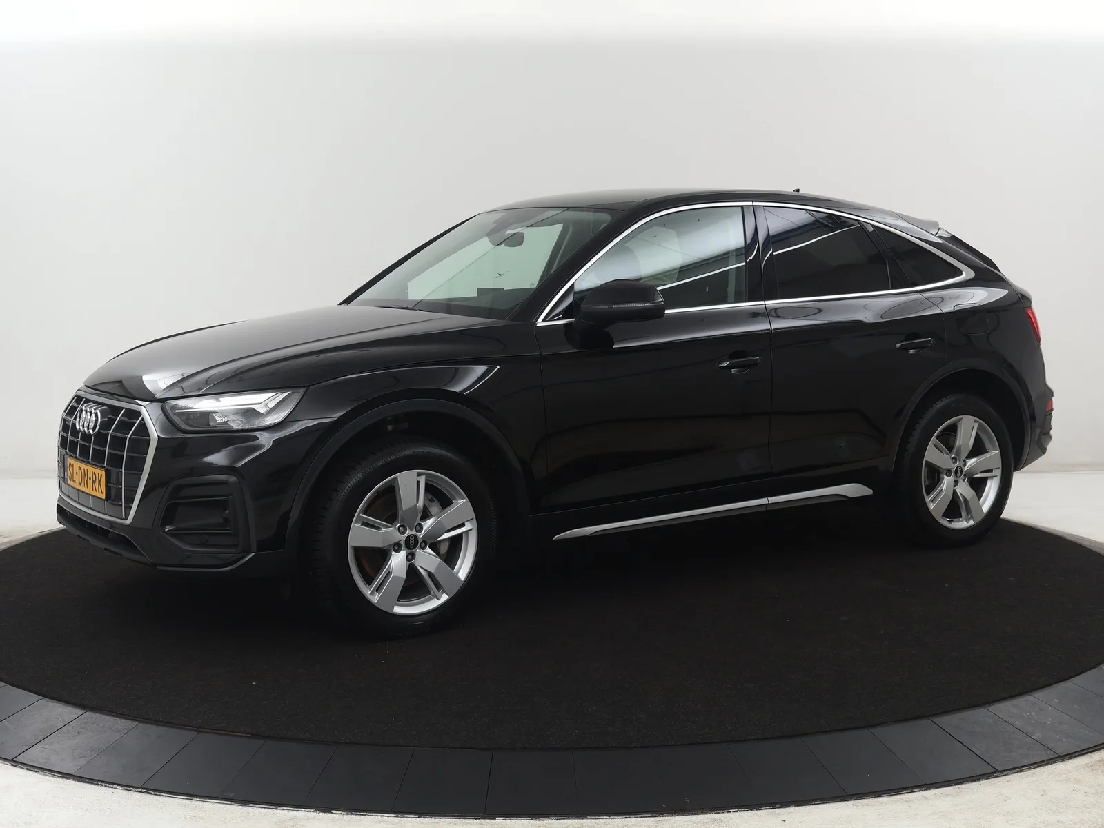 Audi Q5 Sportback (2023) — foto 1