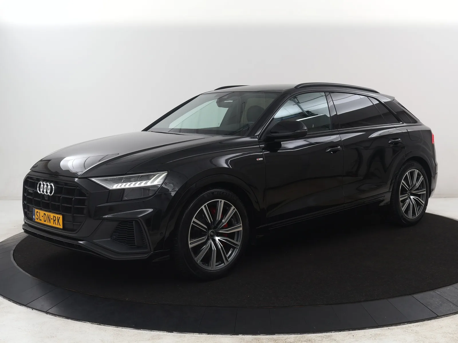 Audi Q8 (2023) — foto 1