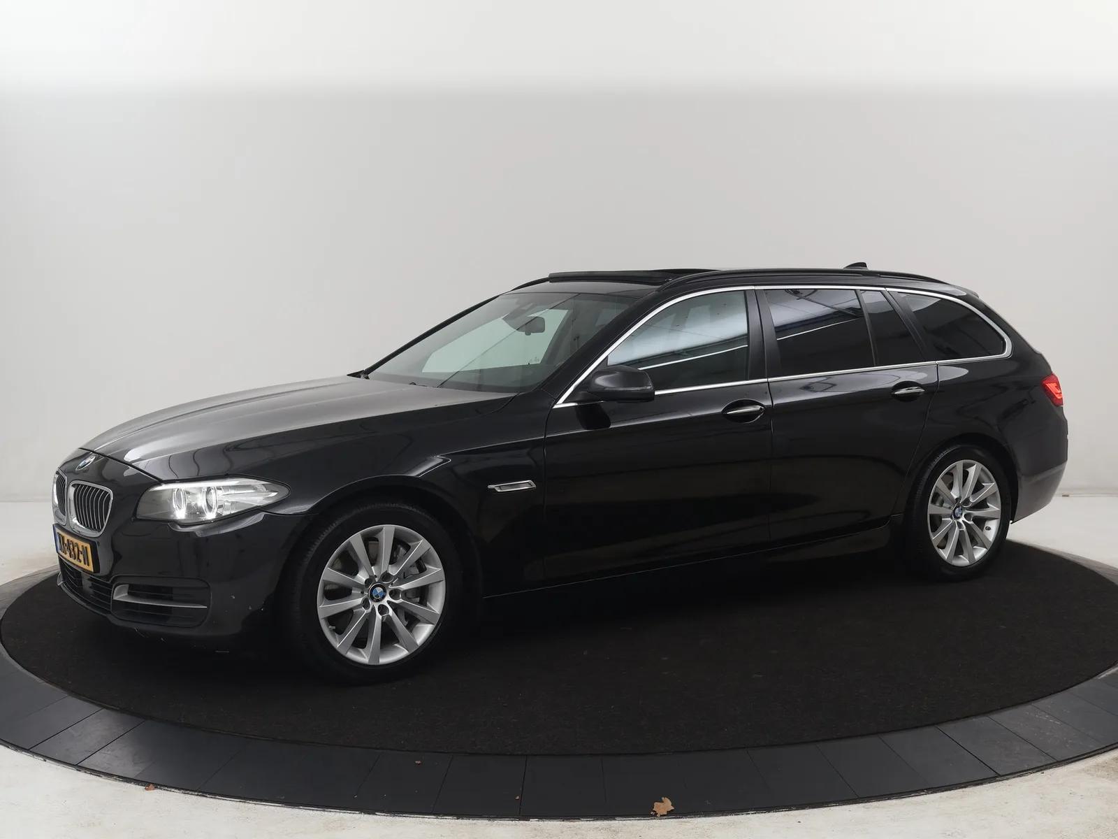 BMW 5-Serie (2015) — foto 1