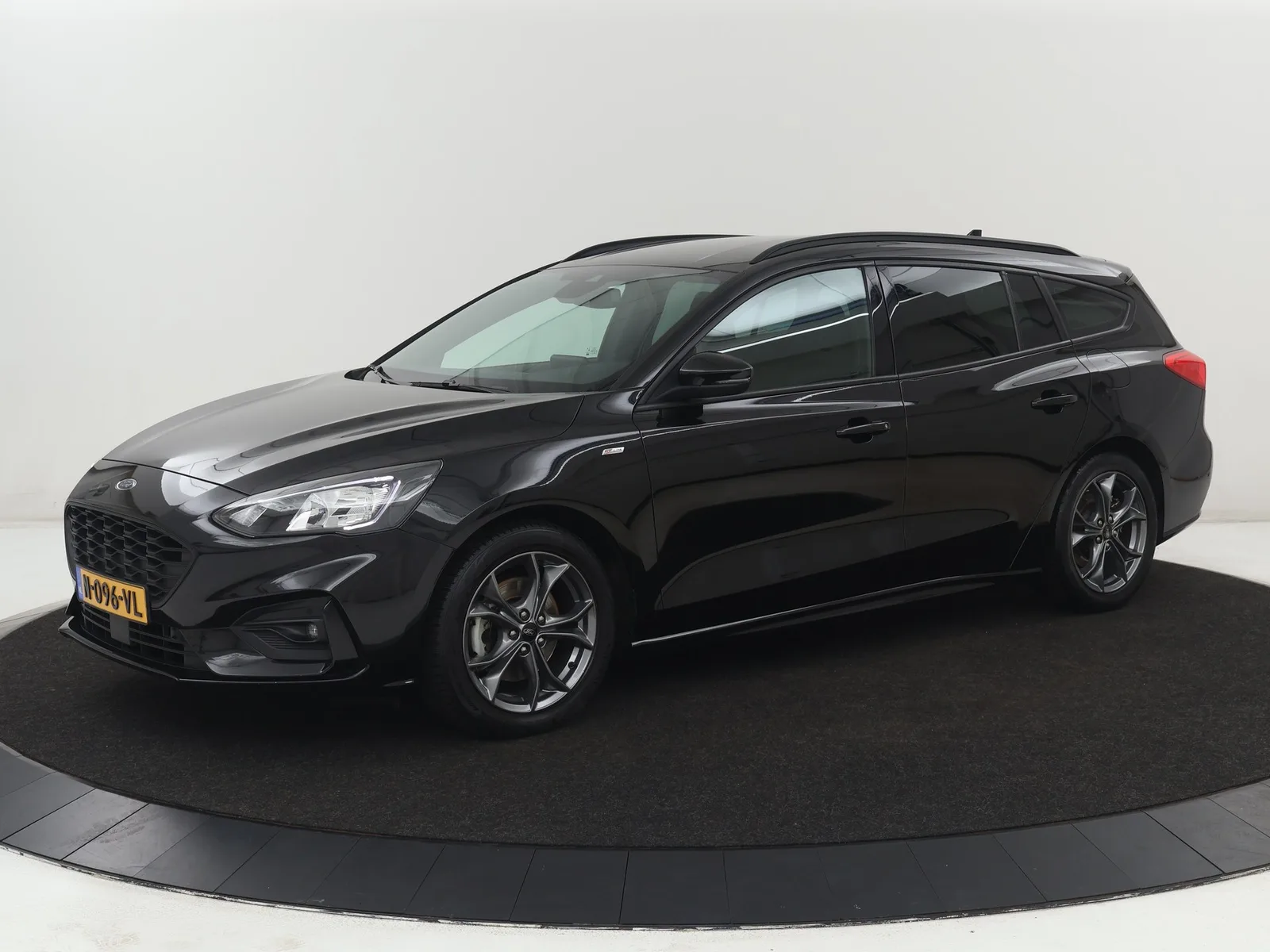 Ford Focus (2022) — foto 1