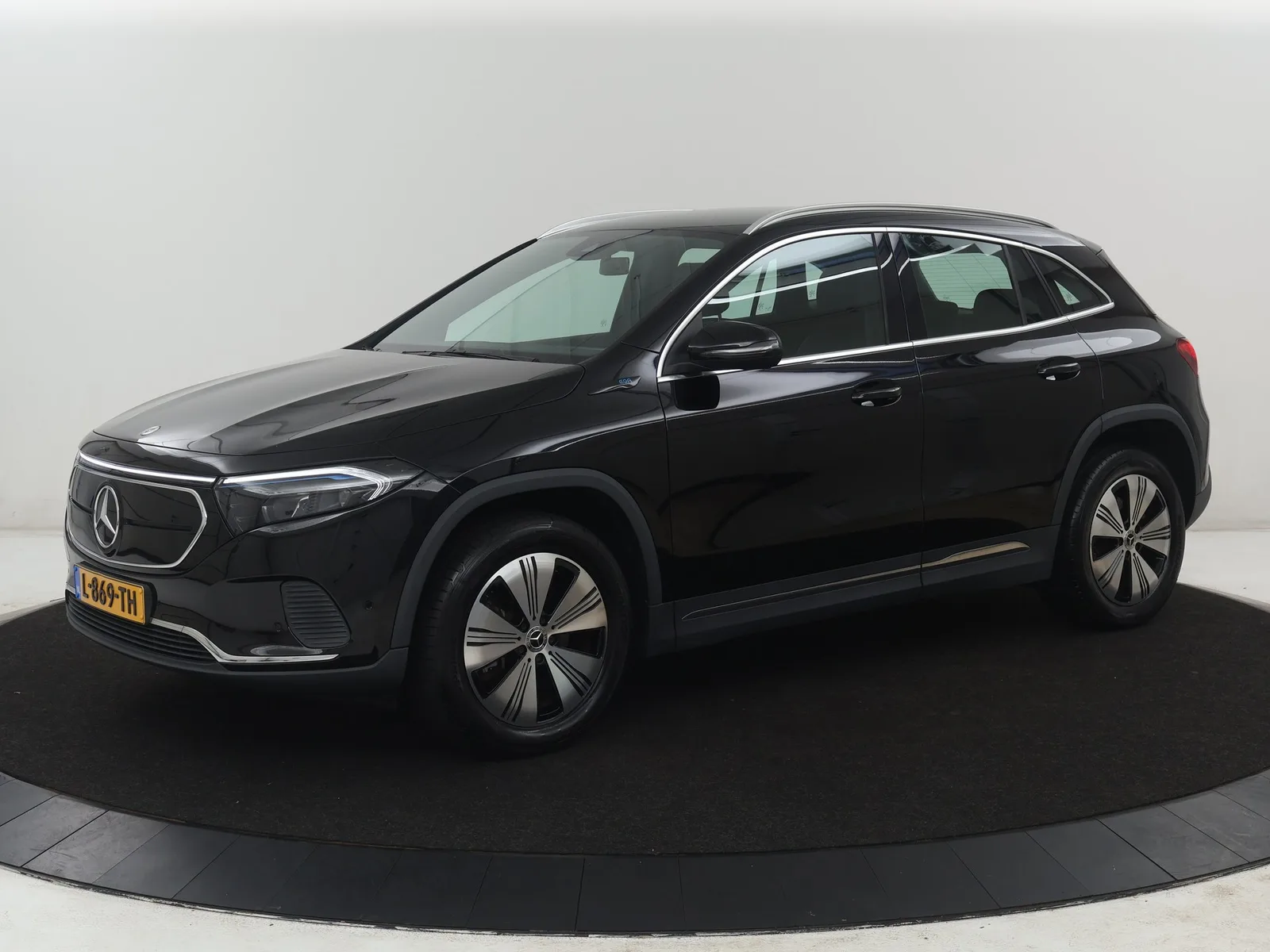 Mercedes-Benz EQA (2021) — foto 1