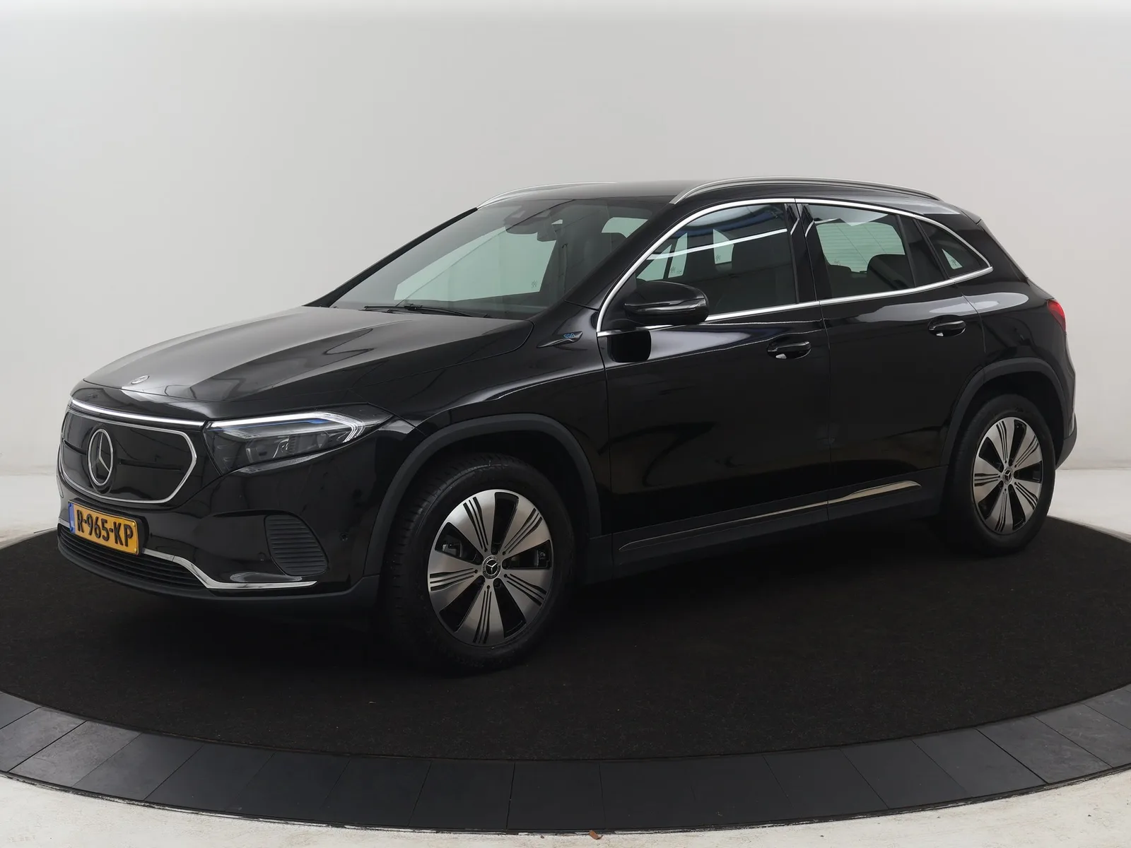 Mercedes-Benz EQA (2022) — foto 1