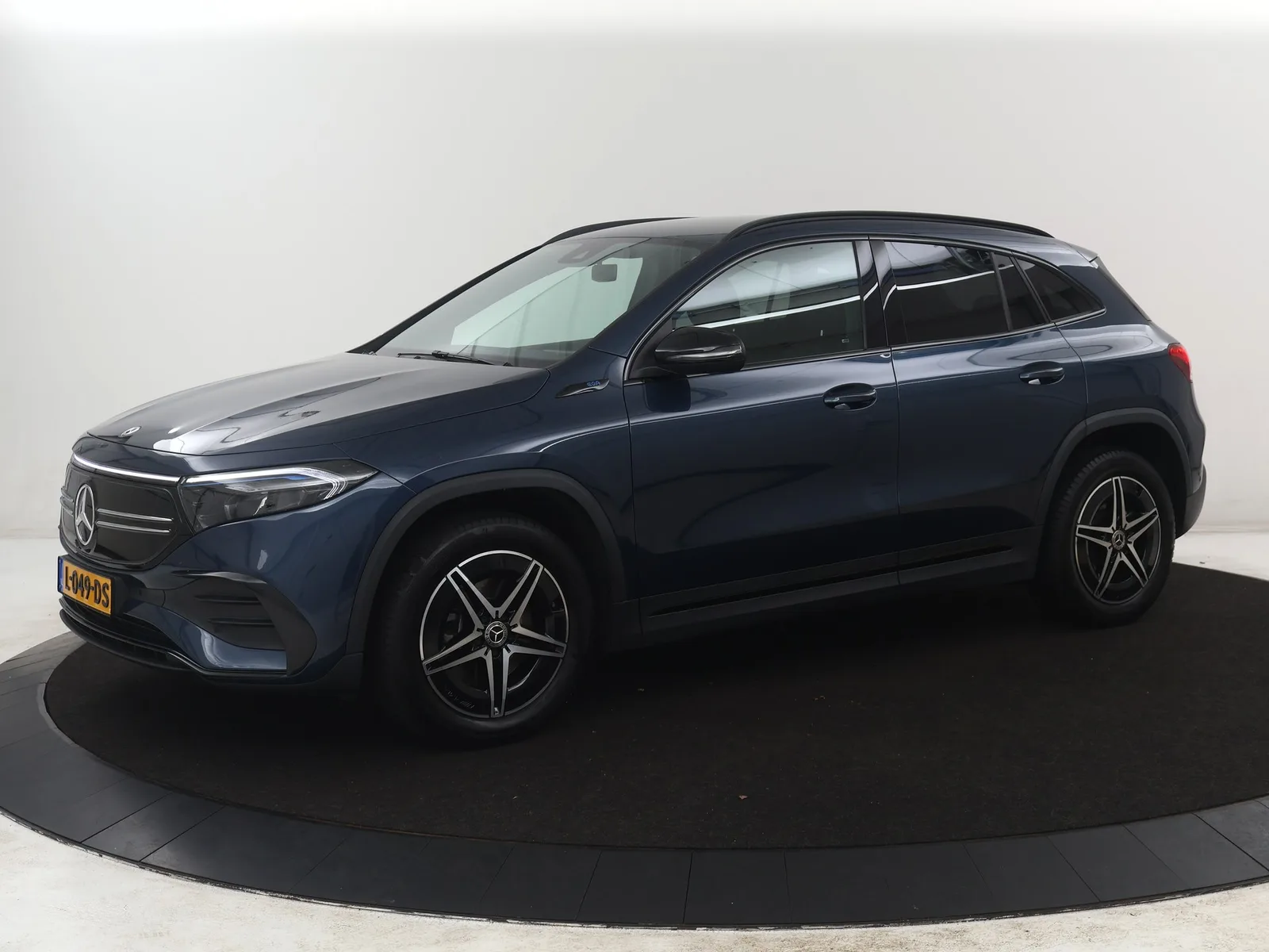 Mercedes-Benz EQA (2021) — foto 1