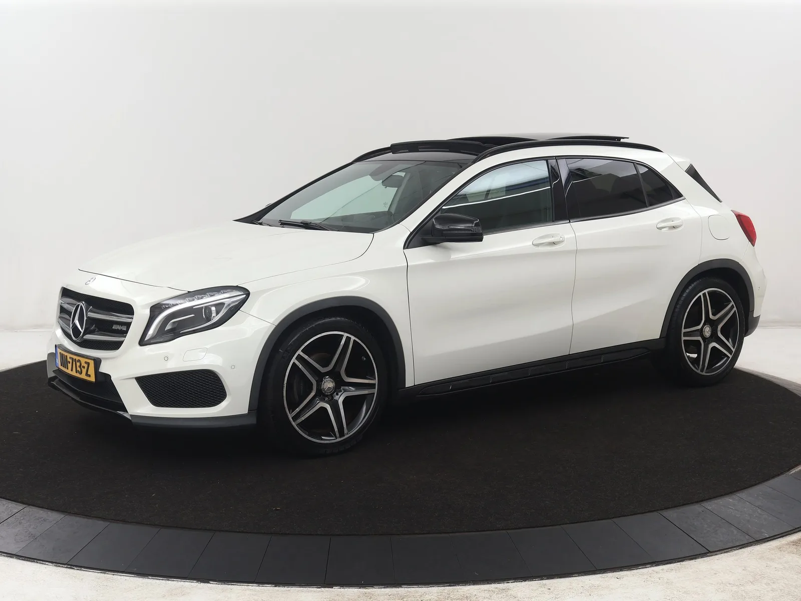 Mercedes-Benz GLA-Klasse (2015) — foto 1