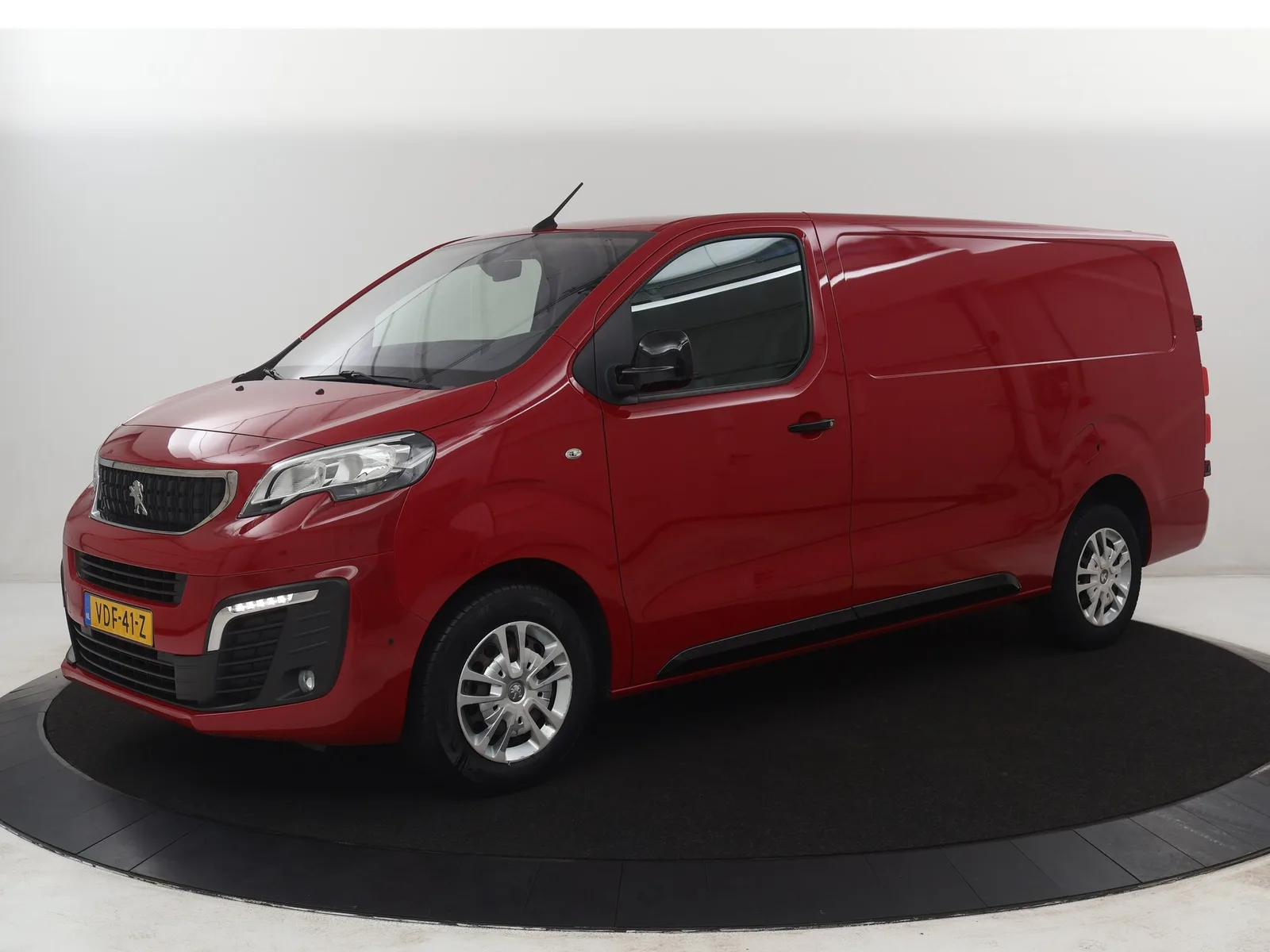 Peugeot Expert (2019) — foto 1