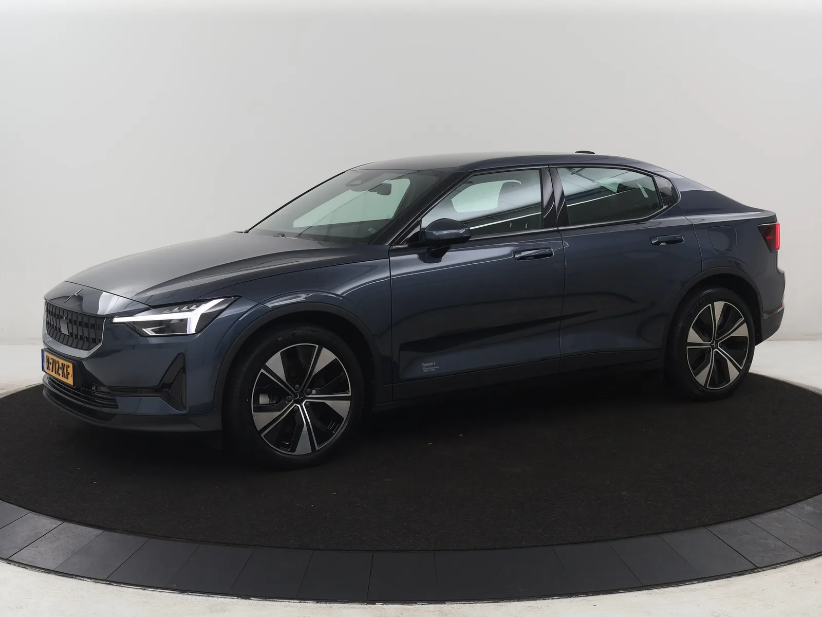 Polestar 2 (2022) — foto 1