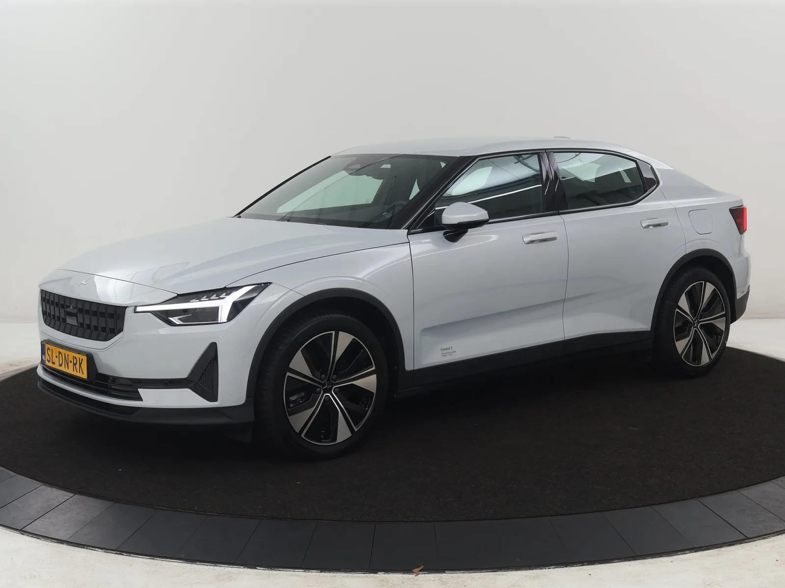Polestar 2 (2023) — foto 1