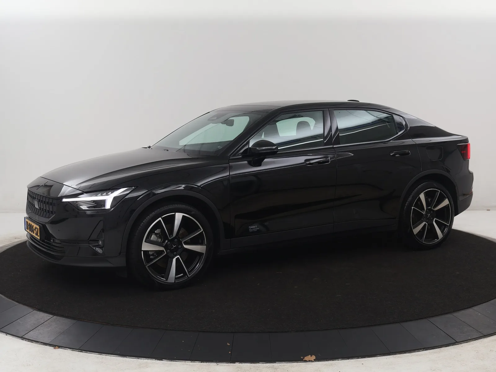 Polestar 2 (2021) — foto 1