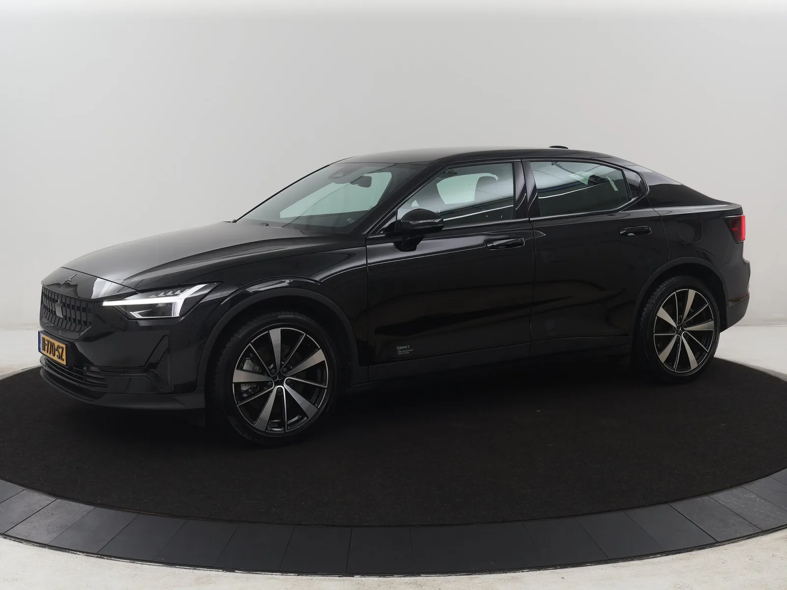 Polestar 2 (2021) — foto 1