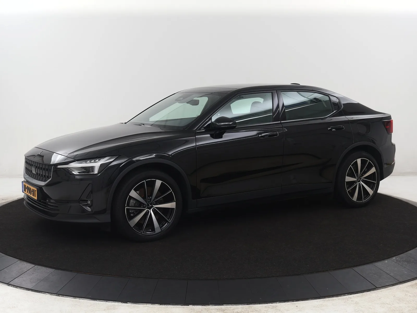 Polestar 2 (2021) — foto 1