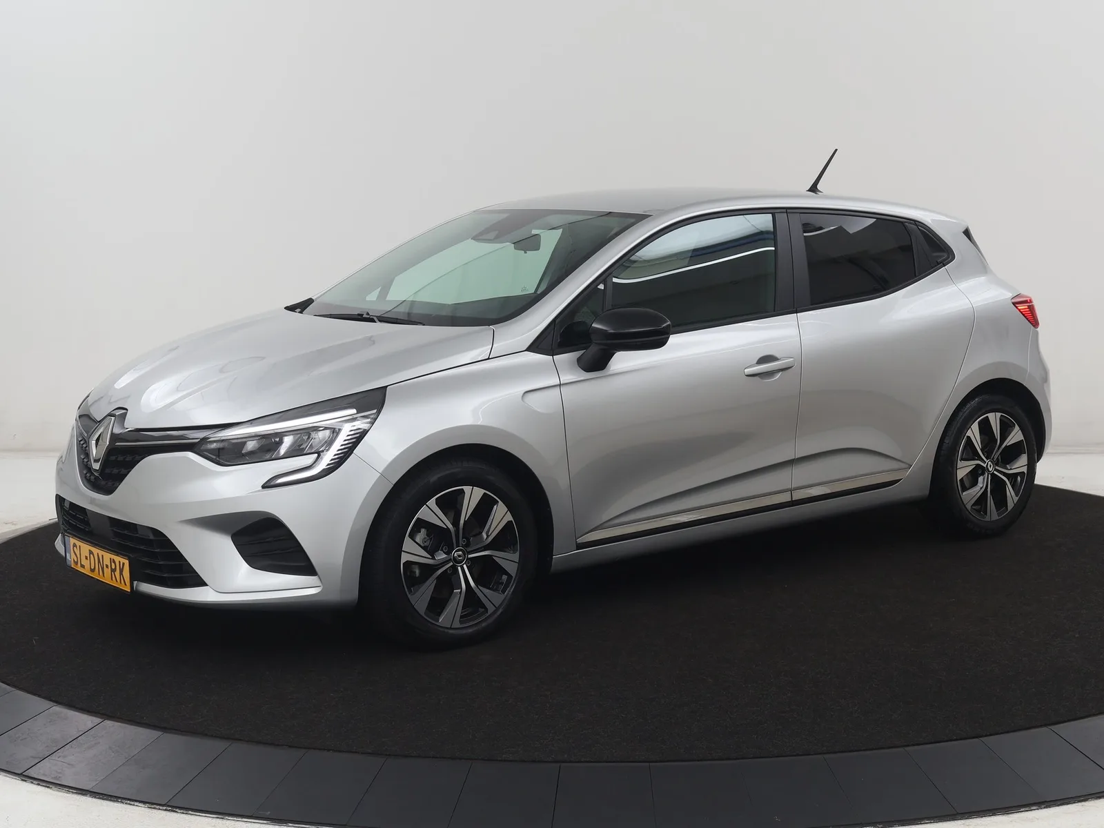 Renault Clio (2023) — foto 1