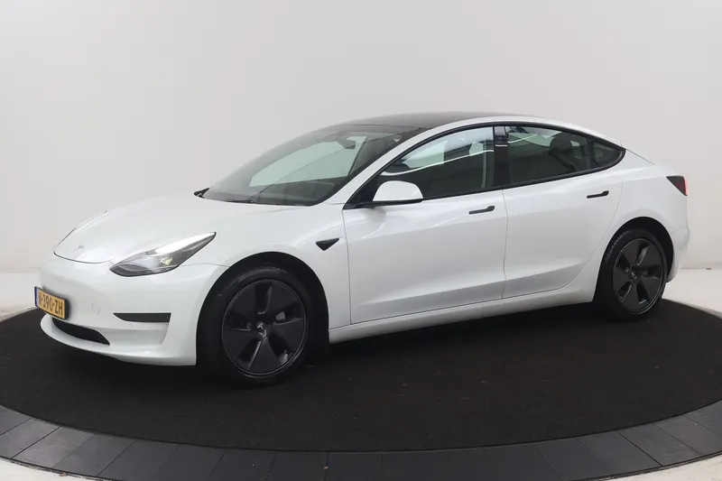 Tesla Model 3 (2021)