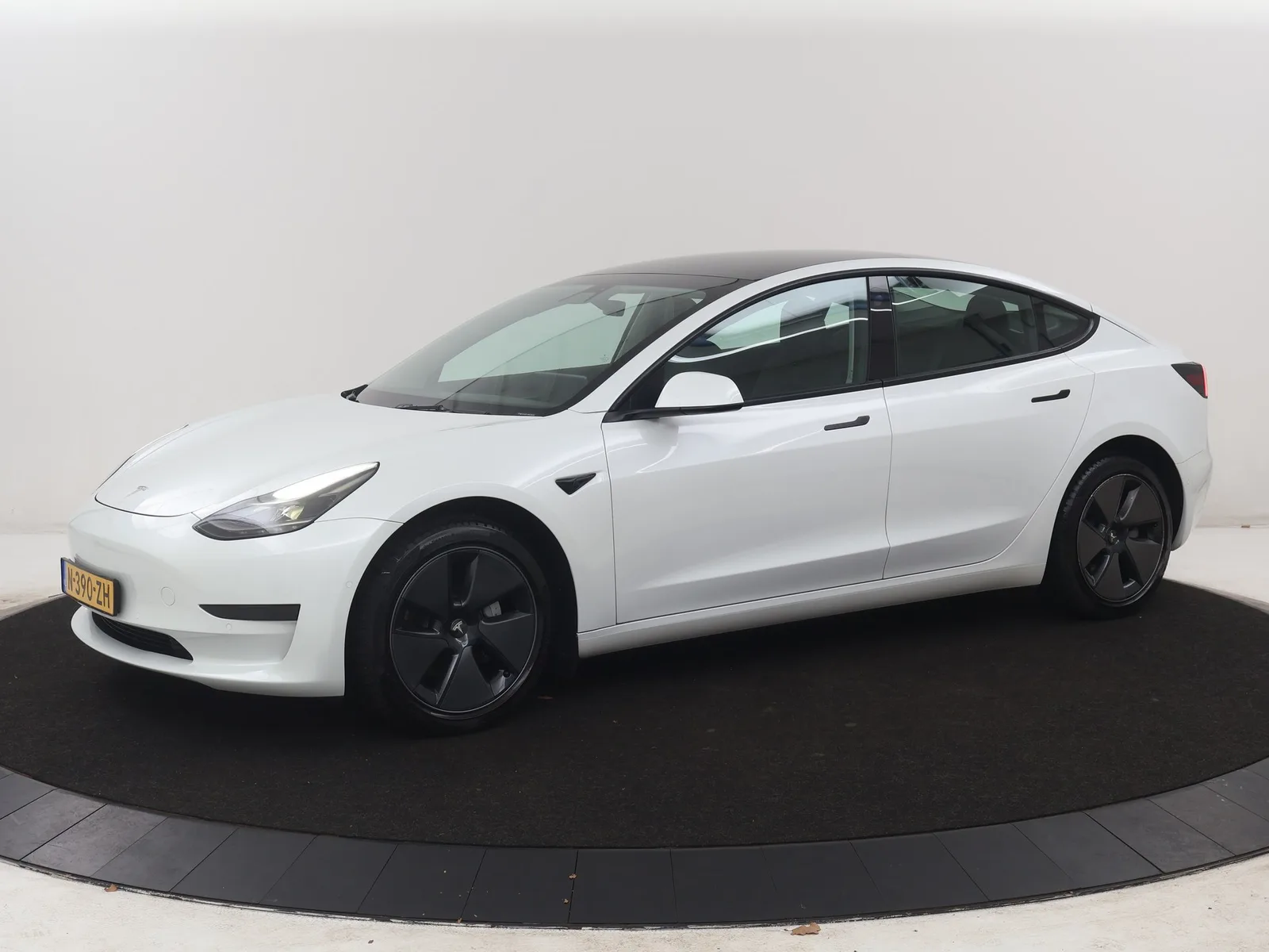 Tesla Model 3 (2021) — foto 1
