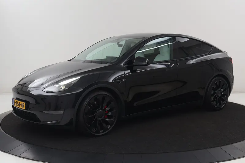 Tesla Model Y (2023)