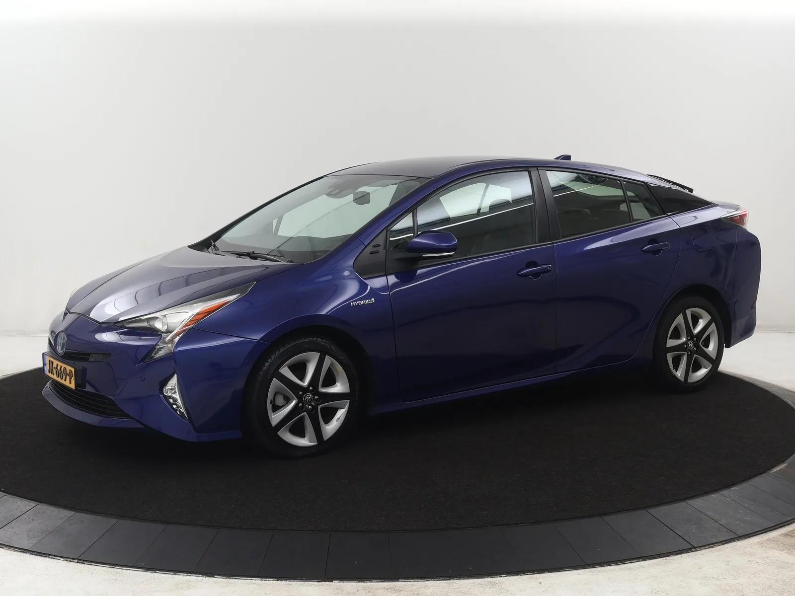 Toyota Prius (2016) — foto 1