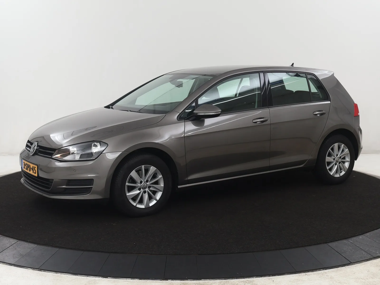 Volkswagen Golf (2013) — foto 1