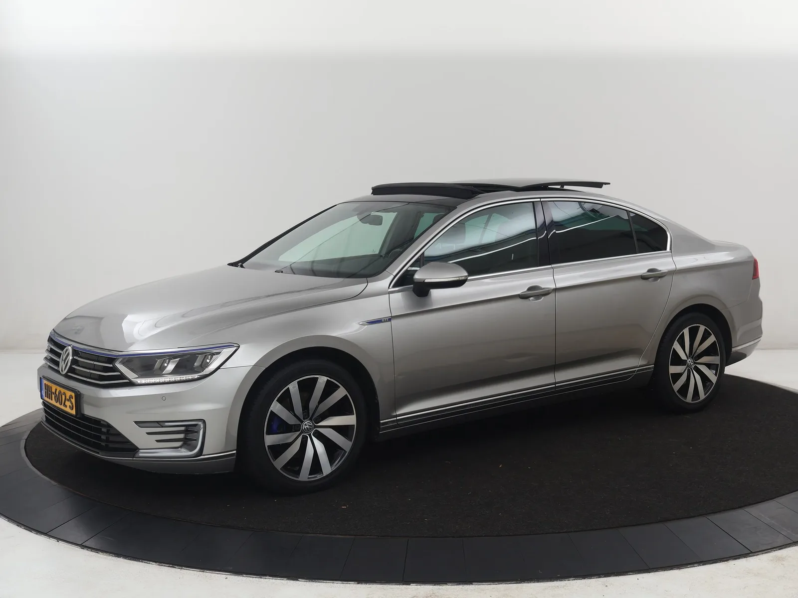 Volkswagen Passat (2015) — foto 1