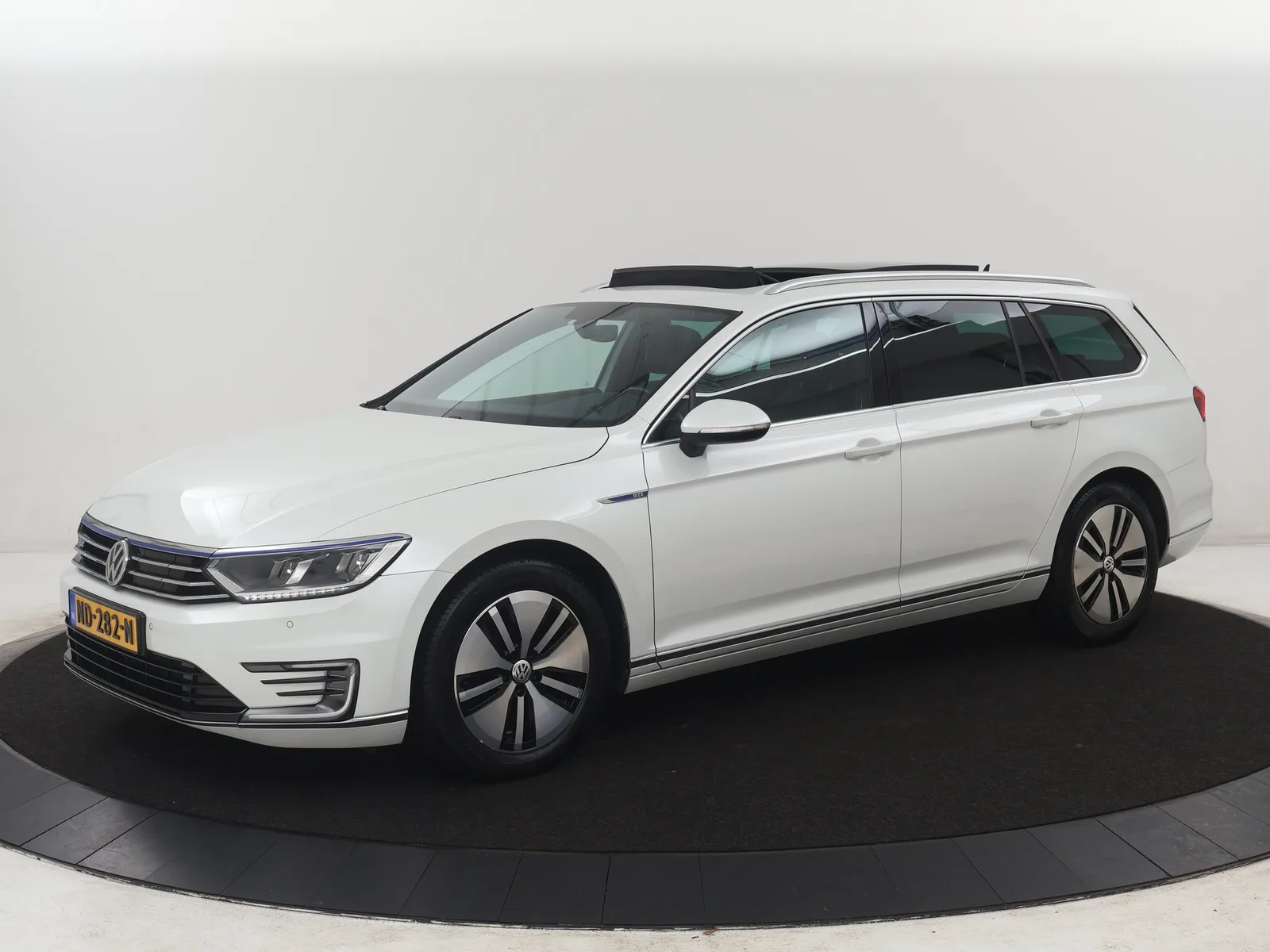 Volkswagen Passat (2016) — foto 1